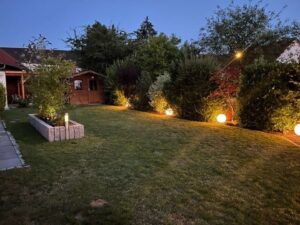 Garten beleuchtet