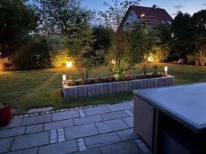 Garten beleuchtet